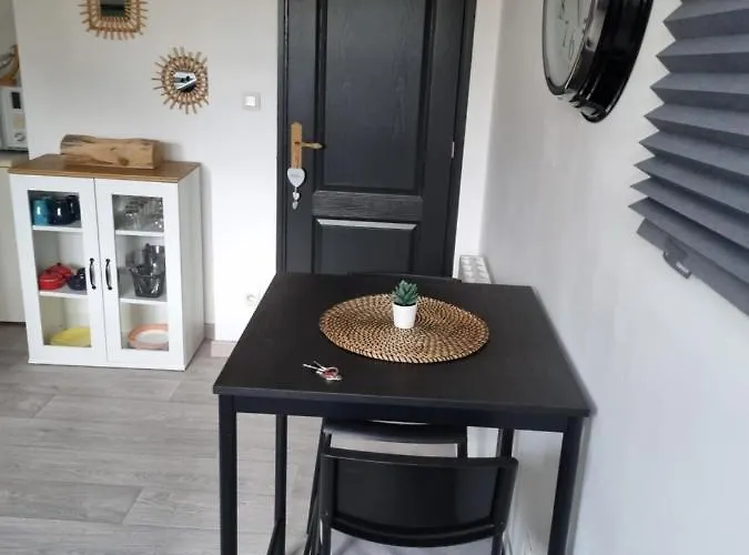 Petit Maison Villageoise * Moulineaux